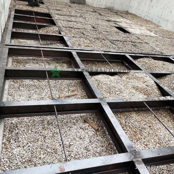 鄂尔多斯钢厂用鹅卵石滤料铺装现场（鹅卵石做钢厂水渣池滤料）