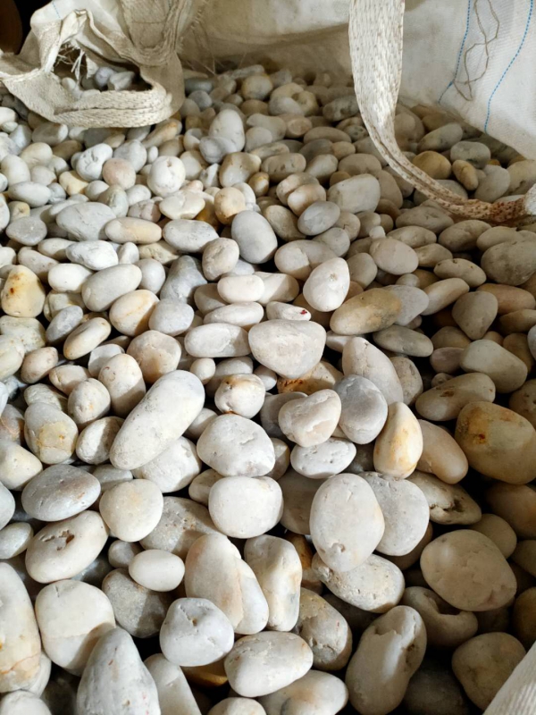 丽江鹅卵石成色与鹅卵石价格紧密相关（鹅卵石的规格与价格）